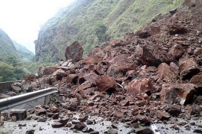 Cuatro personas murieron por derrumbe en la vía a Villavicencio