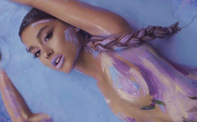 Ariana Grande lanzó video de su nueva canción «God is a woman»