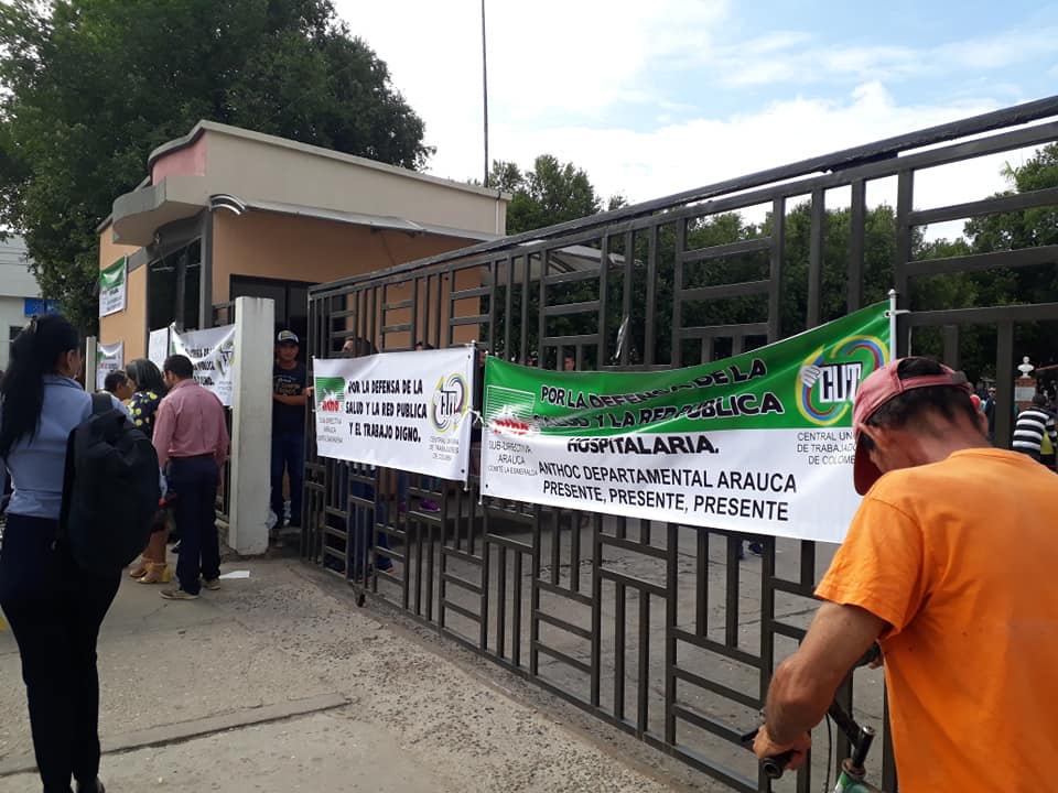 Protesta de salud tapona entrada a la Gobernación