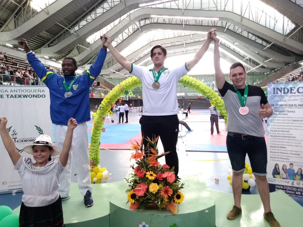 Taekwondo Araucano Consiguió 2 Medallas en Medellin
