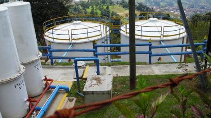 Acueducto comunitario en Medellín es manejado por delincuentes
