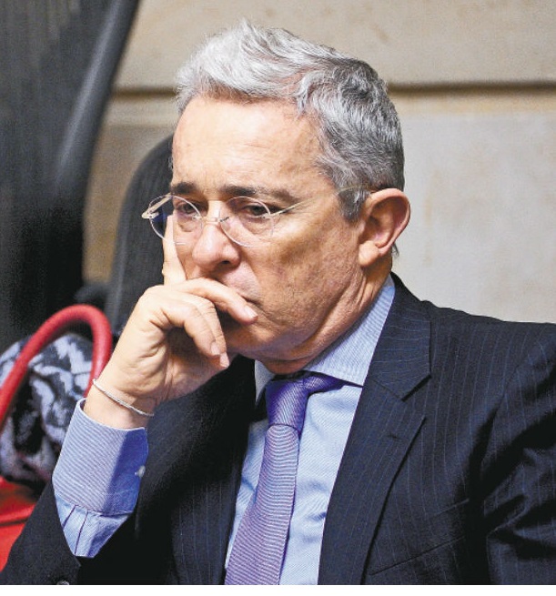 El Expresidente Alvaro Uribe anuncia renuncia a curul en el Congreso