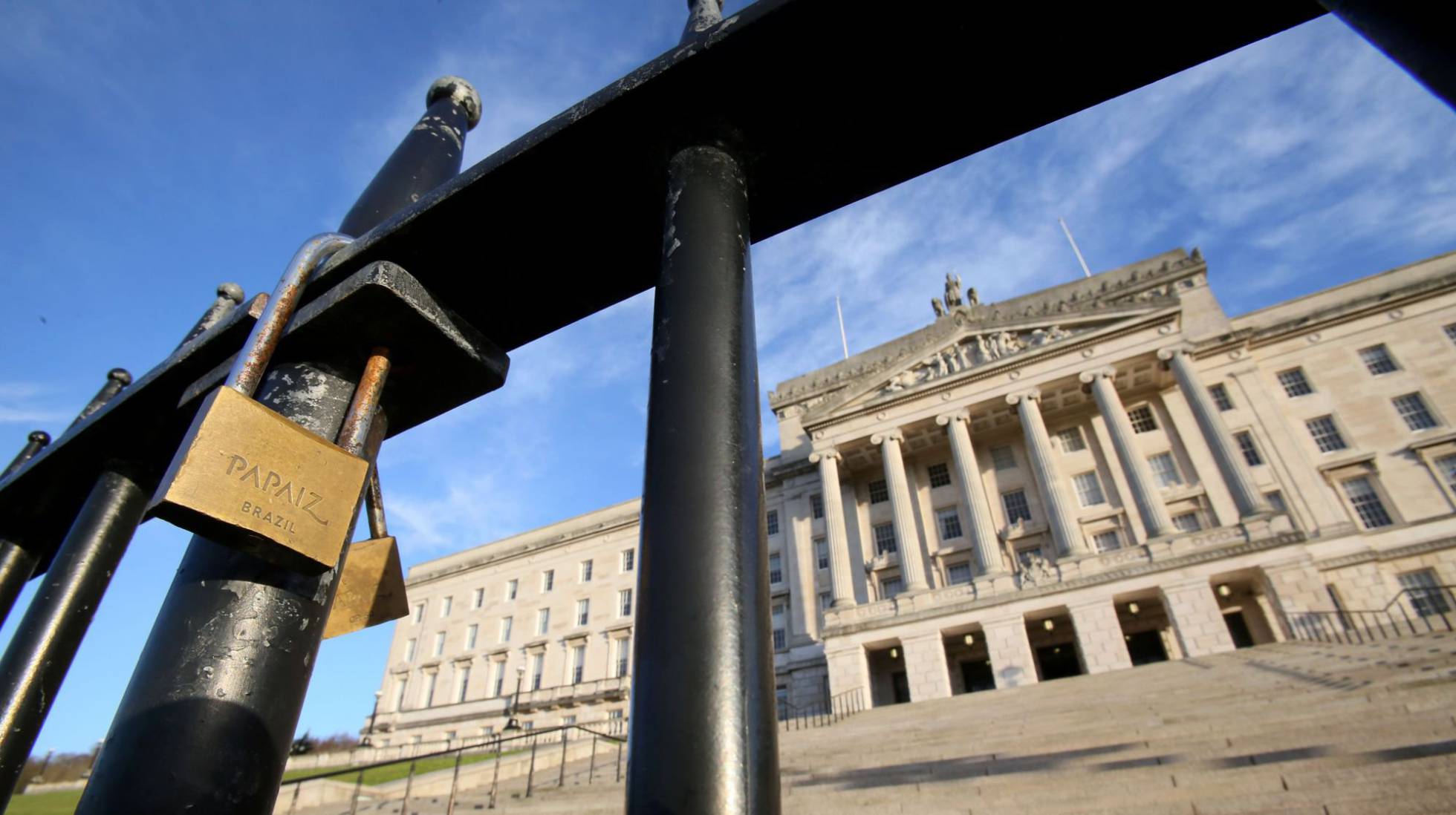 Reino Unido recortará el sueldo de los diputados de Irlanda del Norte hasta que formen un nuevo Gobierno