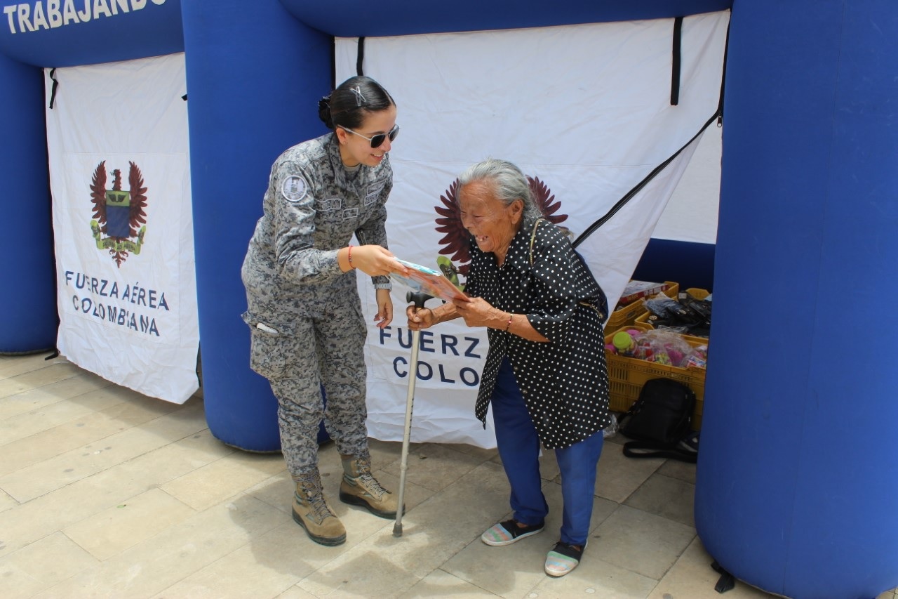 Fuerza Aérea beneficia a 1100 personas en Támara, Casanare