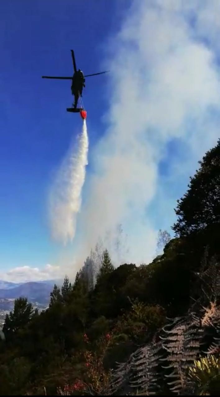 Fuerza Aérea lidera extinción de incendio en Duitama, Boyacá