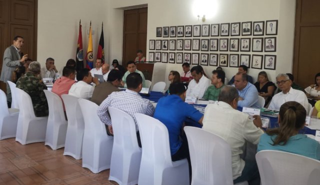 Comisión de paz del Senado pide no romper relación con Venezuela