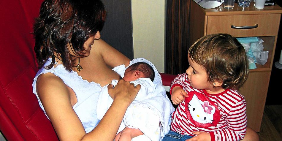 Proponen hasta 6 meses de licencia de maternidad