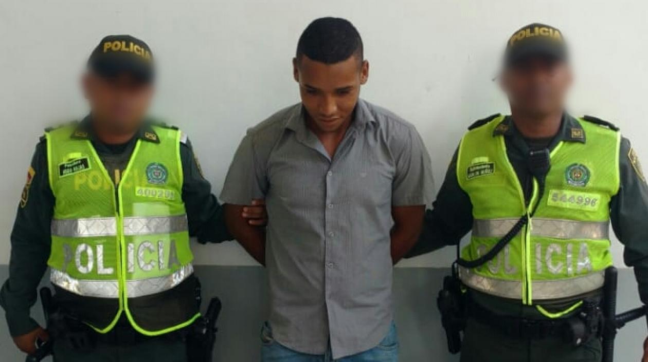 Con 2 piedras, venezolano intimidó a ciudadano y lo despojó de $8 millones
