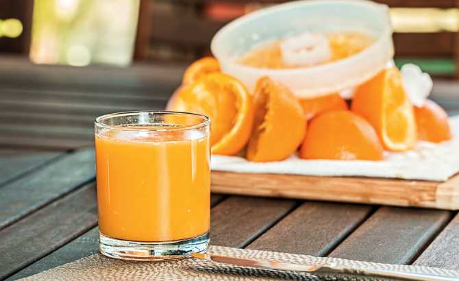 ¿Por qué el azúcar de un zumo es menos sano que el de la fruta entera?