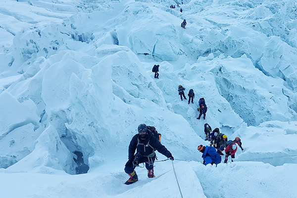 Curiosidades del Everest: la mujer y el hombre que más veces han llegado a la cima