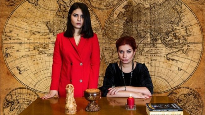 Las brujas que apoyan a Putin con hechizos y rituales ocultistas