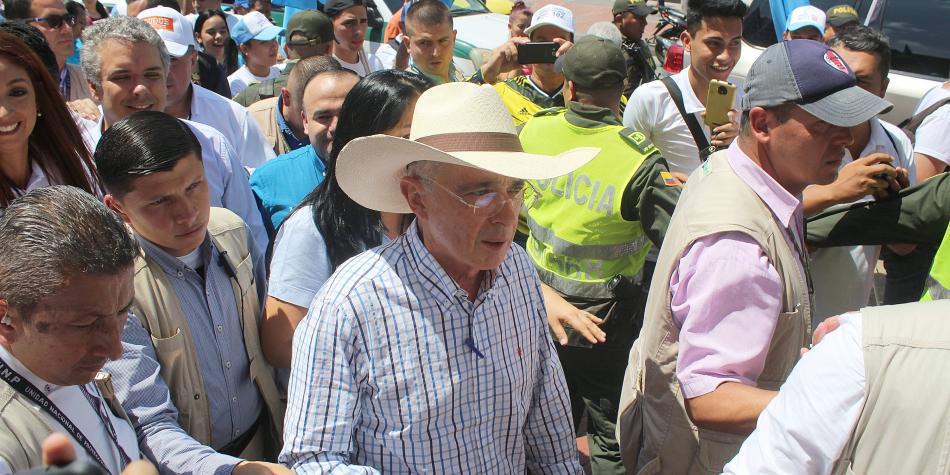 Uribe plantea cambios en extradición para exguerrilleros de las Farc