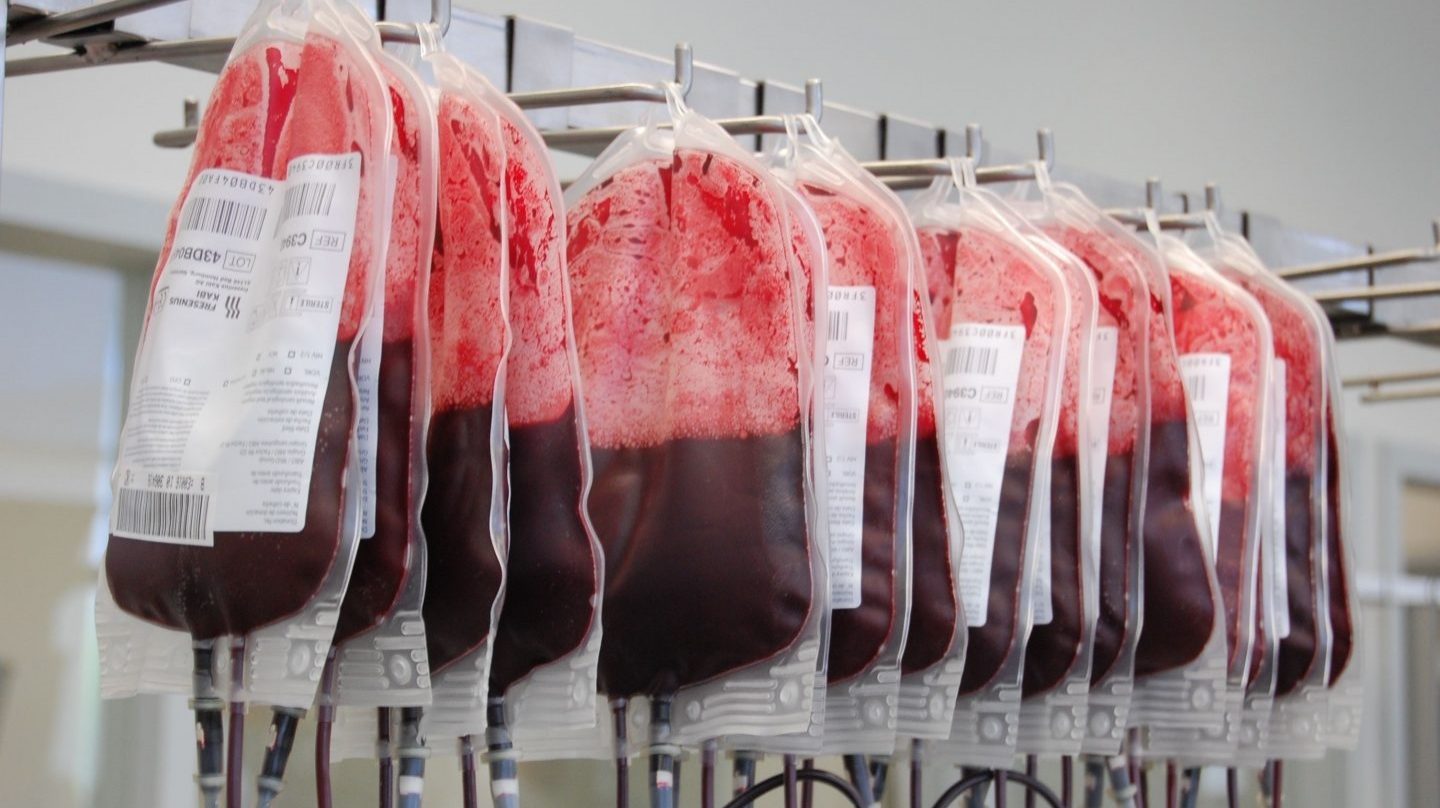 Condenan a enfermera que extrajo medio litro de sangre cada semana a su hijo durante 5 años