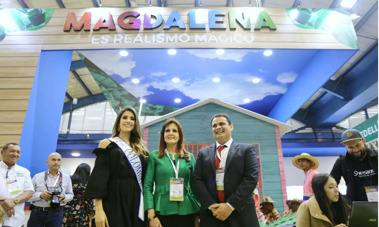 El presidente Ivan Duque y la reina de belleza tuvieron la oportunidad de saludarse en la apertura de Anato