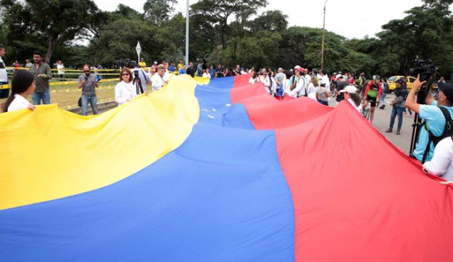 Médicos venezolanos exigen entrada de ayuda internacional