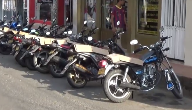 Sigue en aumento los «cartoneros» o cubre motos a pesar de su prohibición