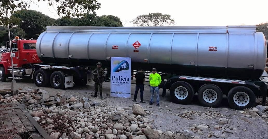 3.448 galones de combustible incautó la  Polfa en Saravena y Tame