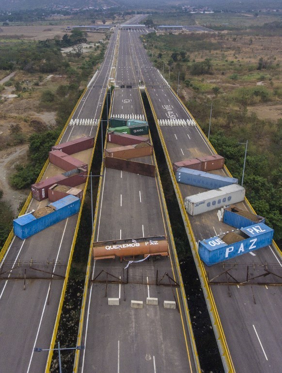 15 contenedores bloquean puente Tienditas