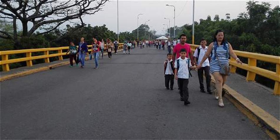 Habilitan corredor humanitario por los puentes de Ureña y San Antonio