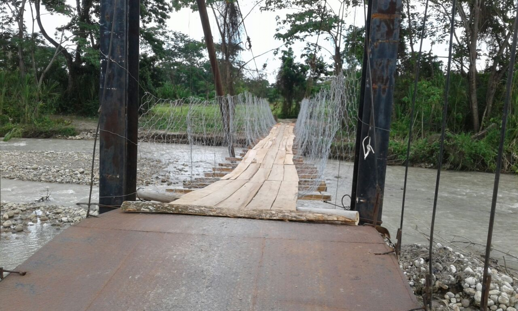Motorizado perdió la vida tras caer de un puente en Tame