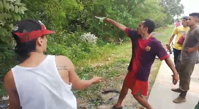 Fuerte discusión entre dos venezolanos casi termina en riña con arma blanca