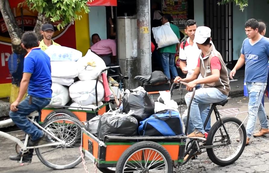 «Las Carruchas» el nuevo transporte ilegal que tiene en jaque a los taxistas