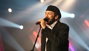 Juan Luis Guerra recibió Premio Billboard a trayectoria artística al borde del llanto