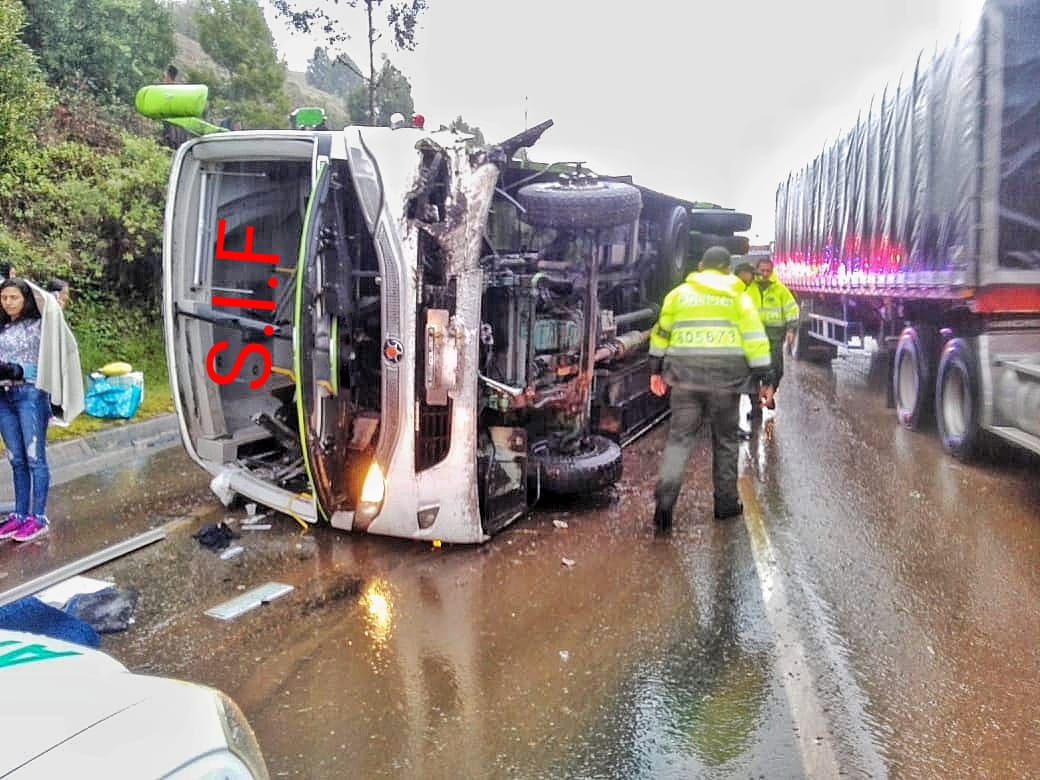 Dos tameños murieron tras accidente de tránsito en un bus de Libertadores
