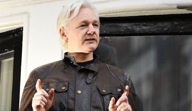 Policía británica detiene a Assange en embajada de Ecuador en Londres