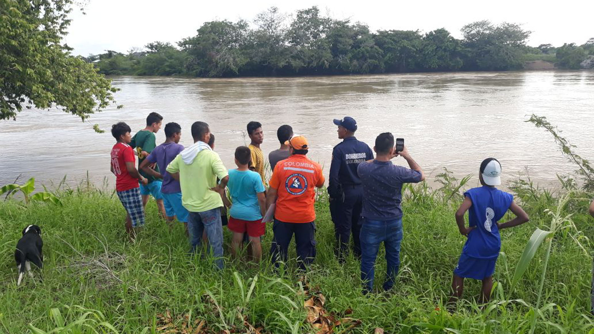 Tres personas desaparecidas luego de que canoa trambucara