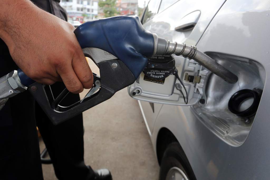 en las próximas semanas habrá desabastecimiento de gasolina en Venezuela
