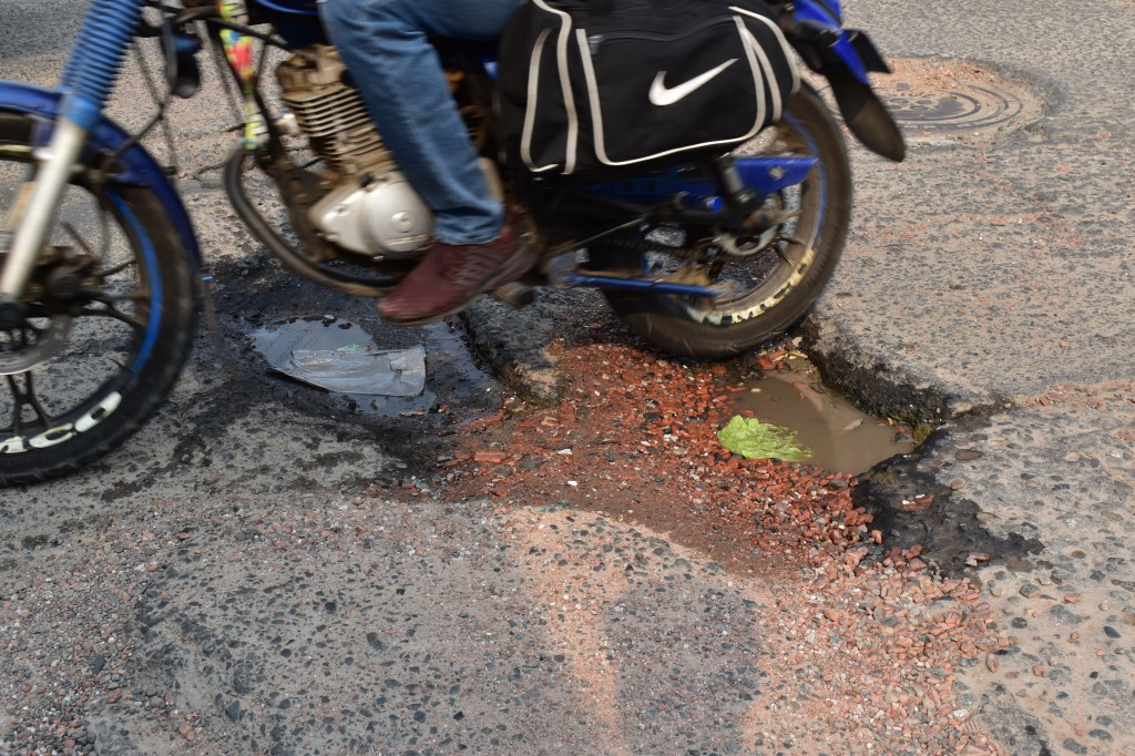 Comerciantes de Arauca denuncian el pésimo estado de la vía de la carrera 20