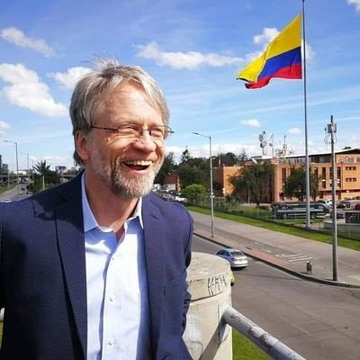 Antanas Mockus seguirá en el Congreso