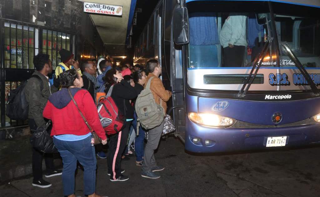 Esta es la empresa que transporta a venezolanos desde Arauca hasta Ecuador o Perú