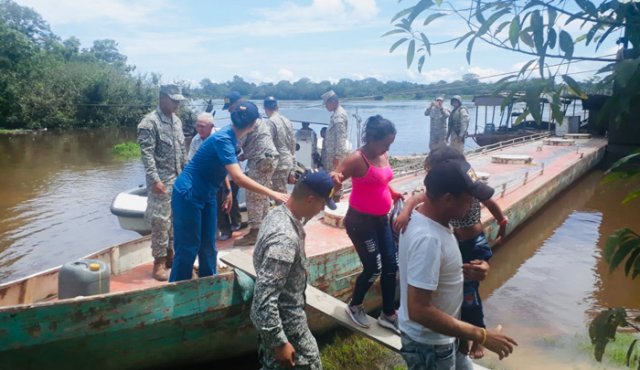 Rescatan a familia venezolana que naufragó en el río Orinoco