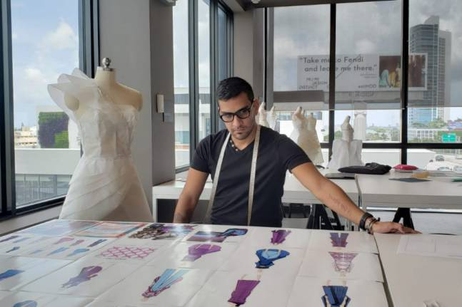 Sebastián Grey el Colombiano que ganó el reality de moda Project Runway EE.UU.