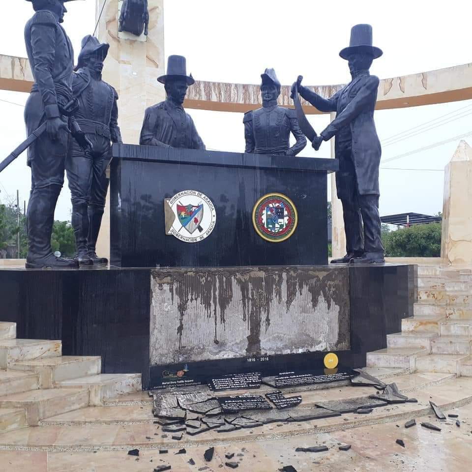 Vándalos dañaron placa del monumento al Bicentenario en Arauca