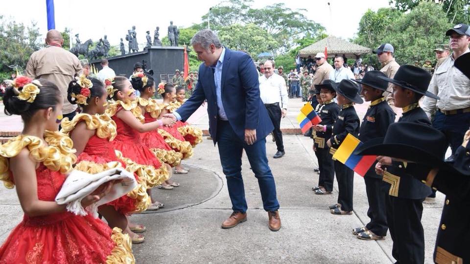 En Tame Presidente Duque rindió homenaje a los uniformados víctimas del terrorismo
