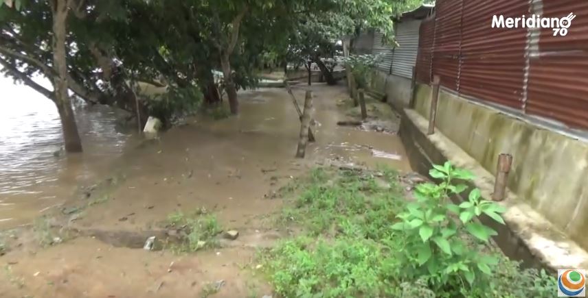 En alerta se mantienen habitantes de El Troncal en Arauquita por crecida del río Arauca