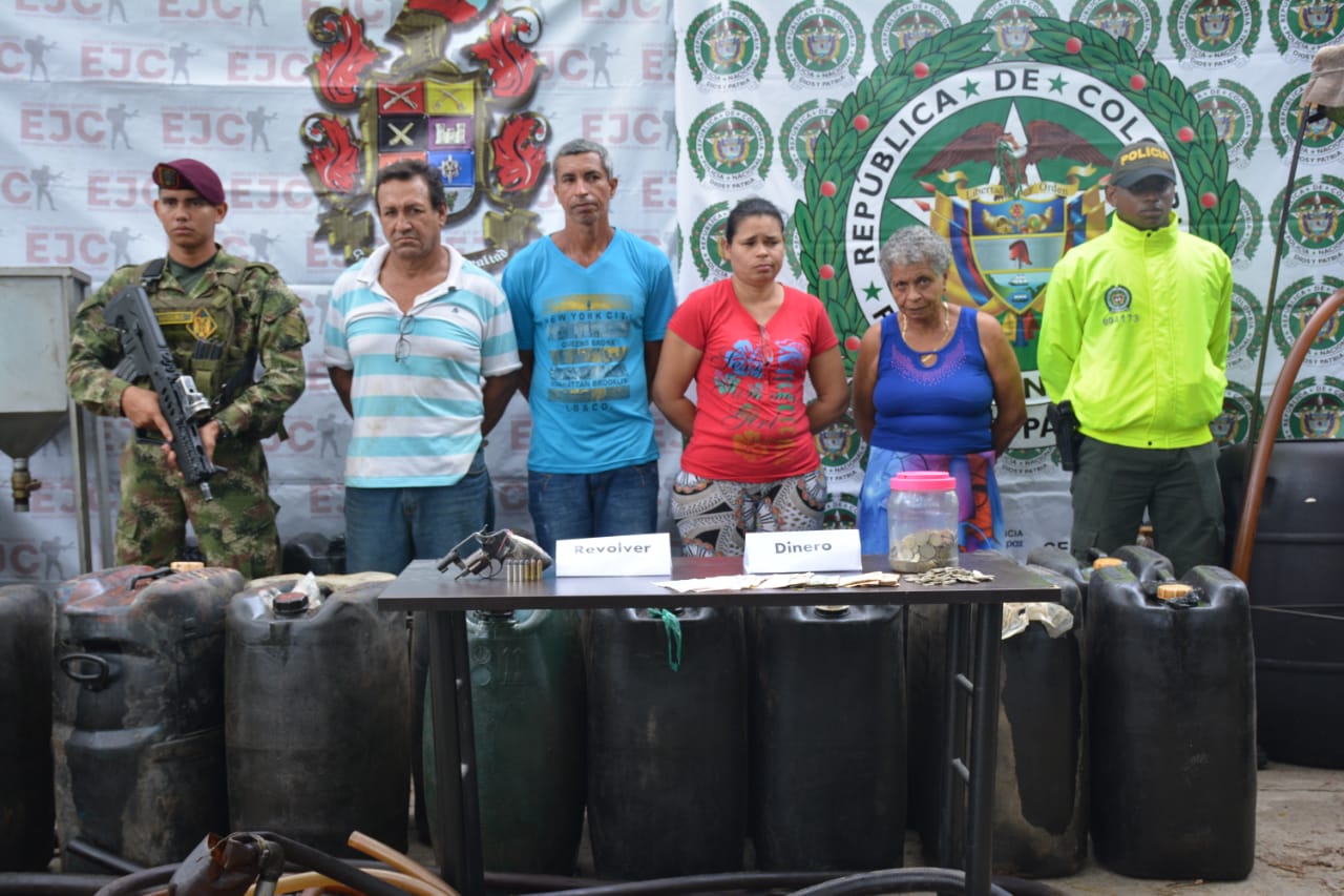 Capturan a cuatro personas por delitos de porte ilegal de armas y contrabando