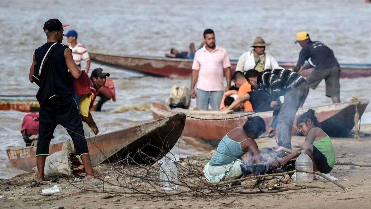 AFP: Migrar de una Venezuela en crisis a una Colombia en guerra