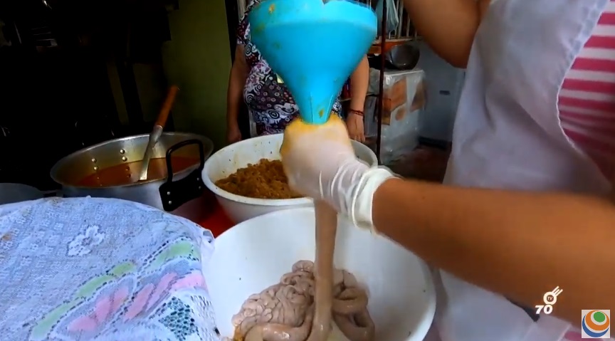 Así nos enseña Clara Quenza Tovar a preparar las chorizas llaneras