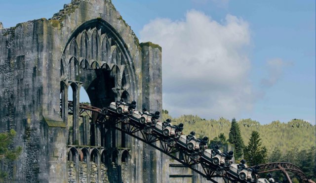 Diez horas de fila para subirse en montaña rusa de Harry Potter