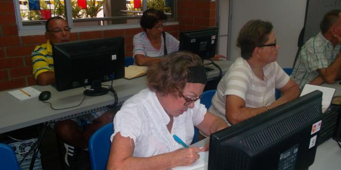 Empresas que contraten empleados mayores de 50 años tendrán beneficios fiscales