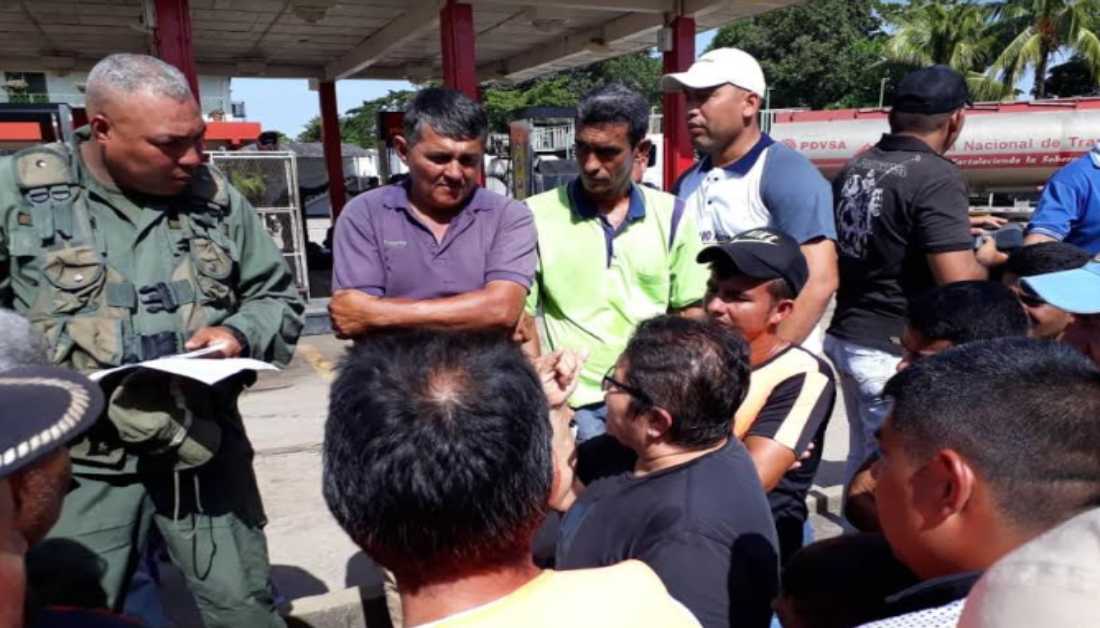 En Guasdualito protestan contra los atropellos en gasolineras