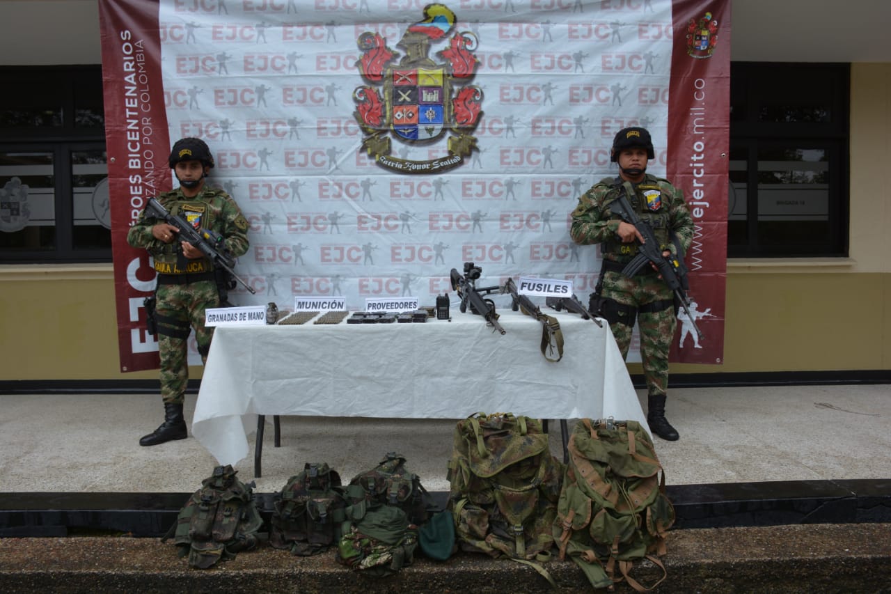 Ejército halló 500 cartuchos y fusiles de origen venezolano pertenecientes a las disidencias