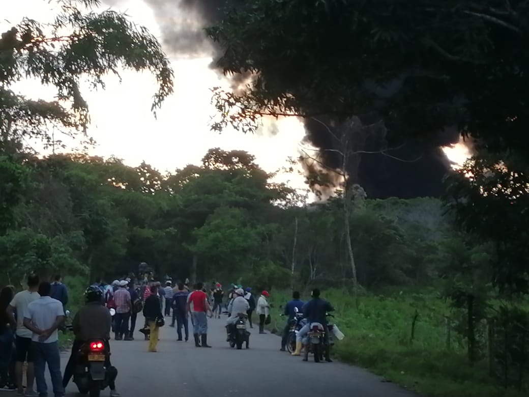 Incendian 4 piscinas con 2.600 barriles de petróleo en Arauquita
