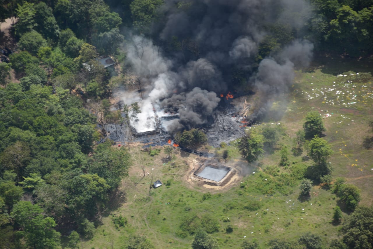 Persiste conflicto entre manifestantes y fuerza pública por reparación de tubo