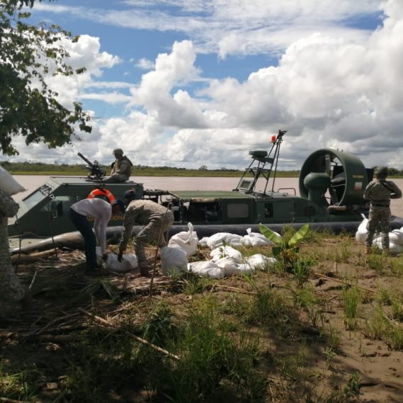 Armada Nacional entrega apoyo humanitario por desbordamiento del río Arauca