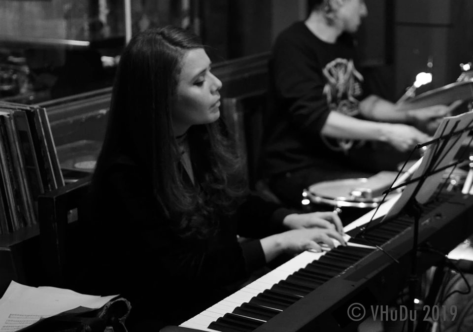 Lorena Ramírez, la joven pianista araucana que deslumbra con su música